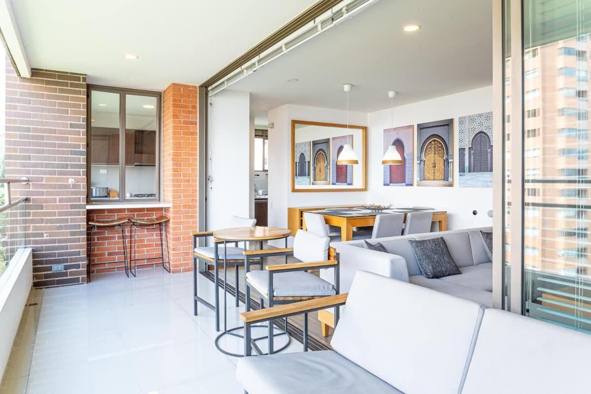Apartamento Dos Maderos Poblado Medellin 1 month minimum stay