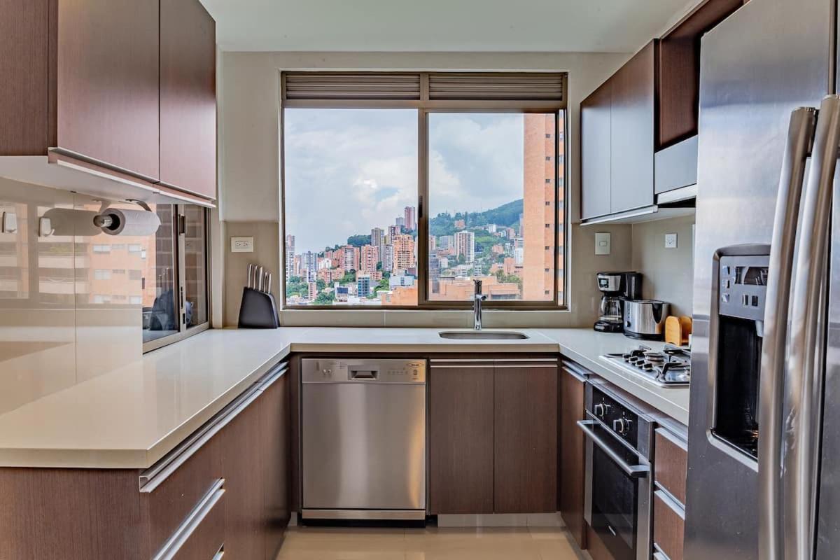 Dos Maderos Poblado Medellin 1 month minimum stay *